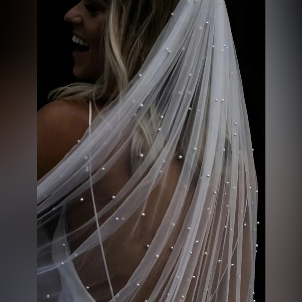 NEW Pearl Beaded Short Wedding Veil with Comb Fingertips Waist Length 39” ✨🔥💕